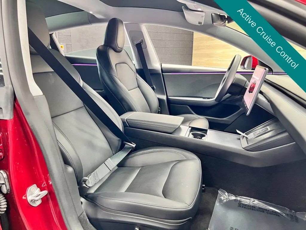 Tesla Model 3 photo 7