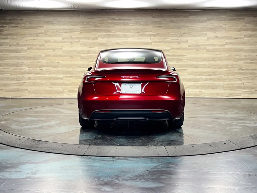 Tesla Model 3 photo 17