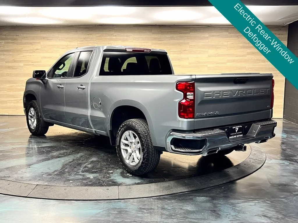Chevrolet Silverado photo 12