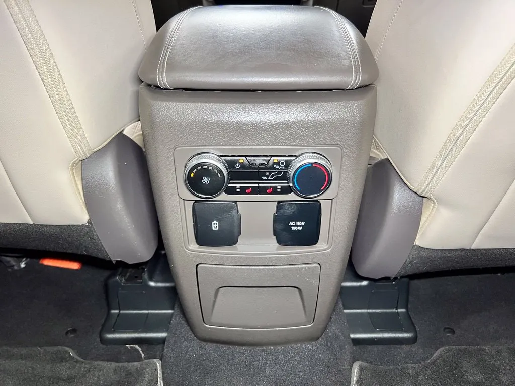 Ford Explorer photo 18