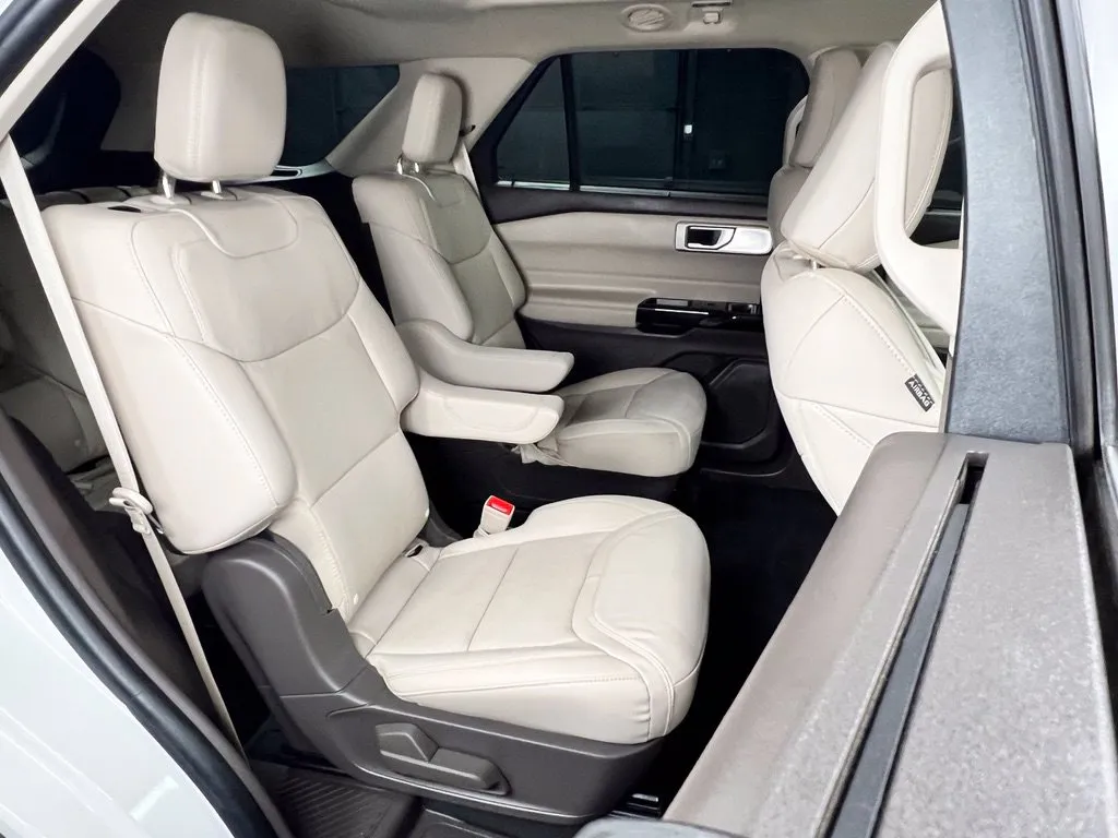 Ford Explorer photo 17