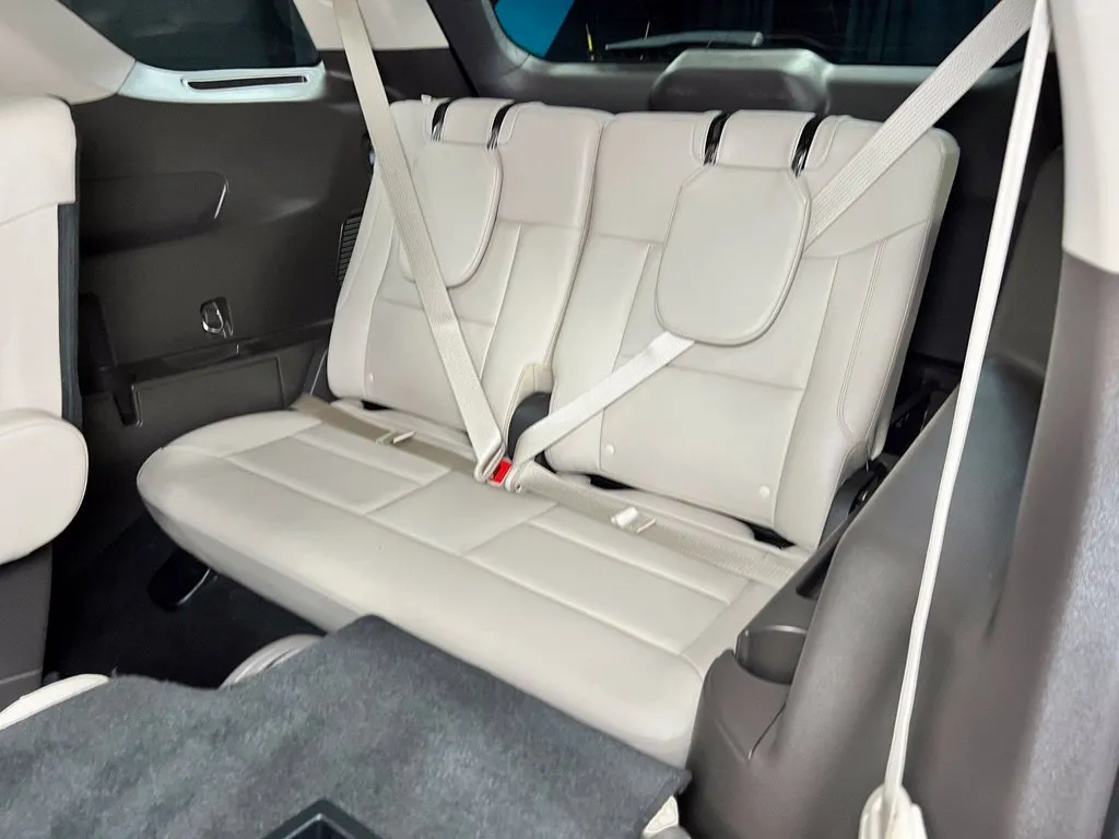 Ford Explorer photo 21