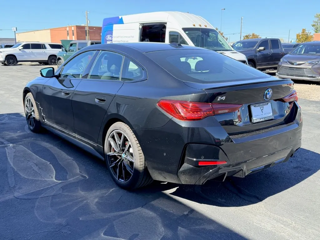BMW i4 photo 4
