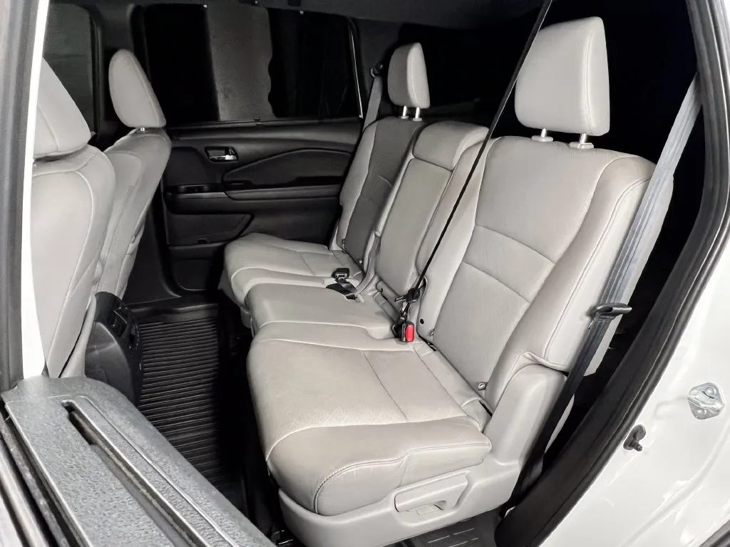 Honda Passport photo 12
