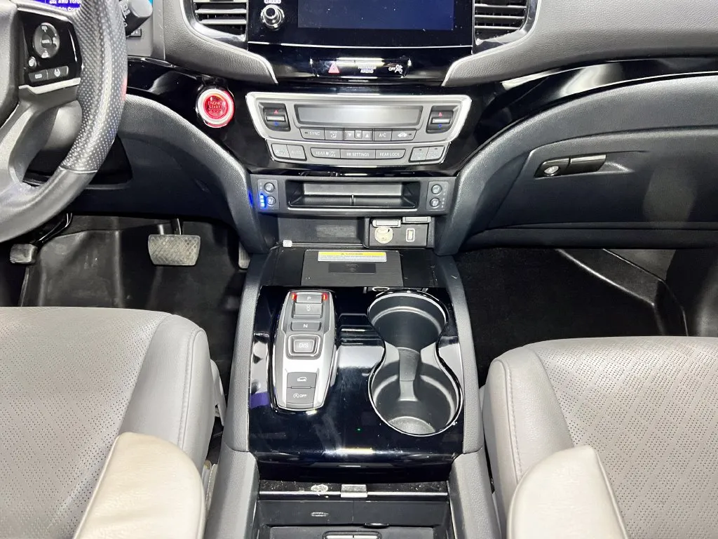 Honda Passport photo 9