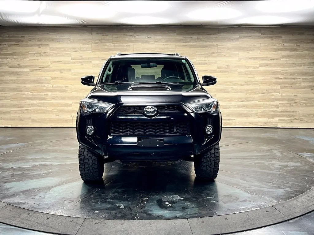 Toyota 4Runner photo 8