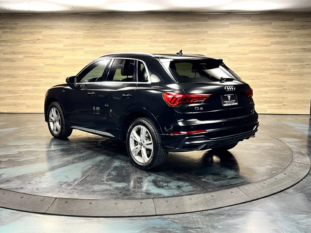 Audi Q3 photo 11
