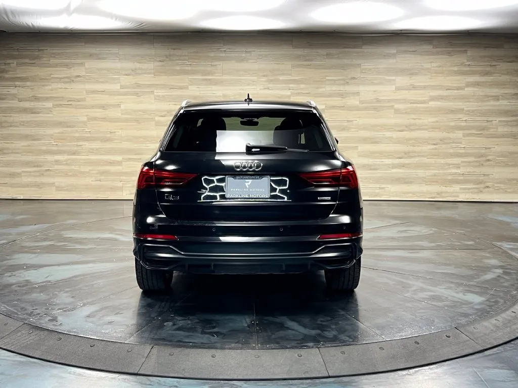 Audi Q3 photo 16