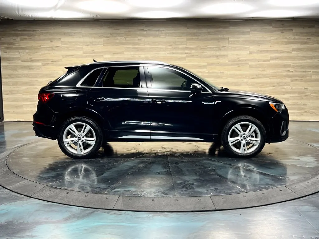 Audi Q3 photo 18