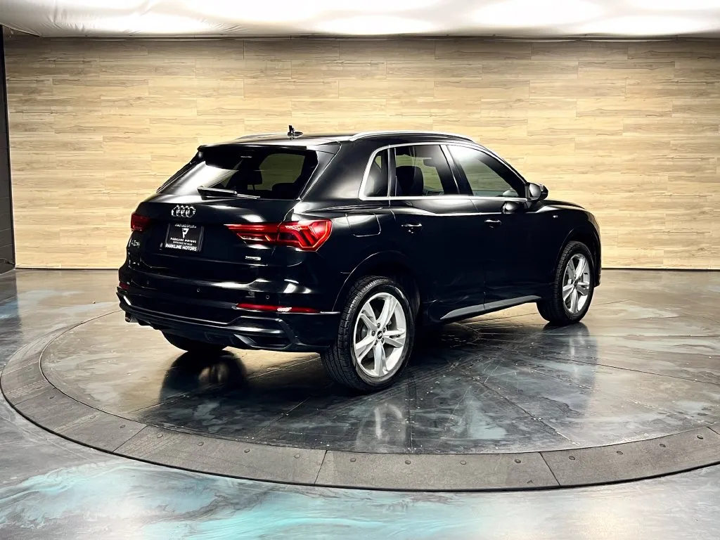 Audi Q3 photo 14