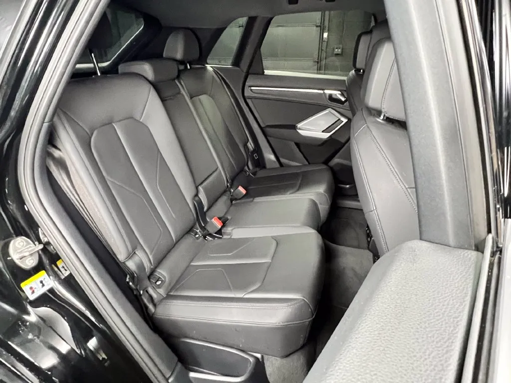 Audi Q3 photo 13