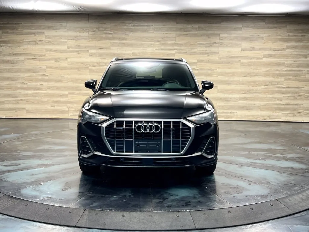 Audi Q3 photo 8