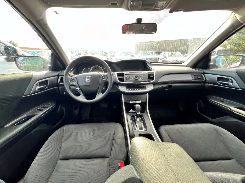 Honda Accord photo 6