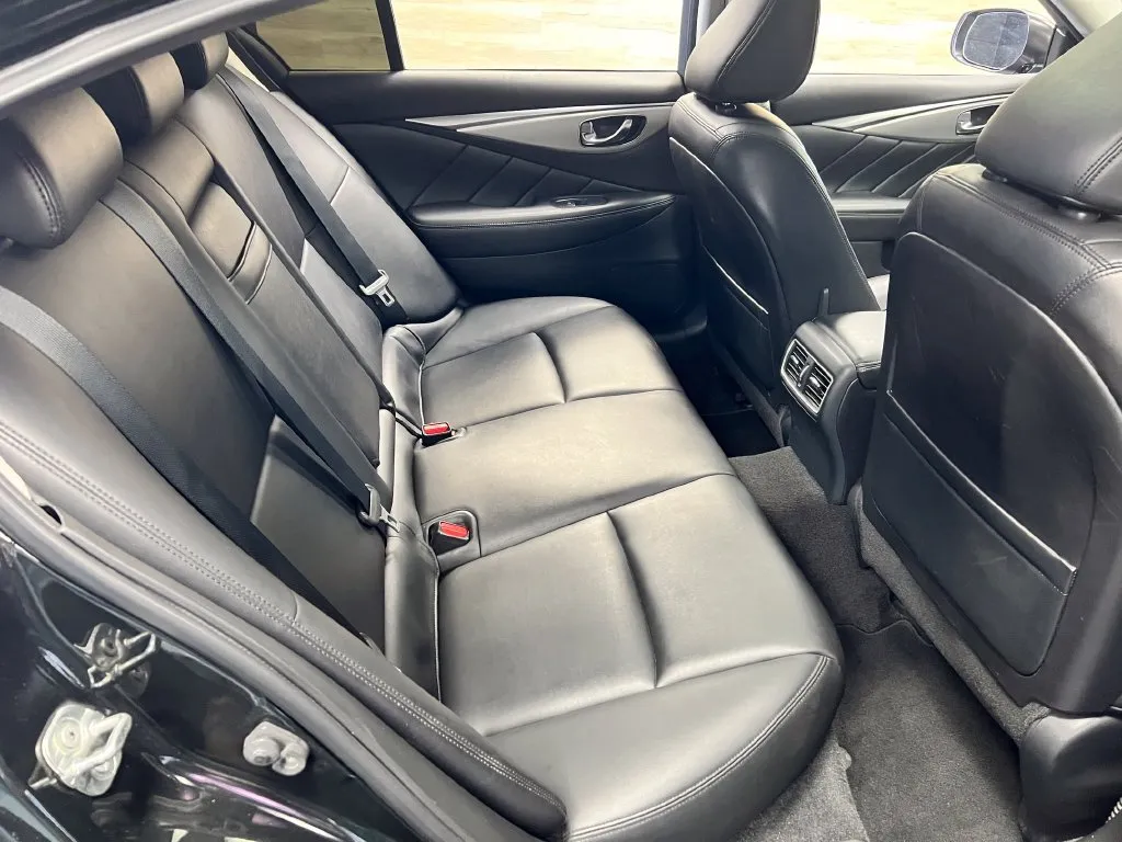 Infiniti Q50 photo 17