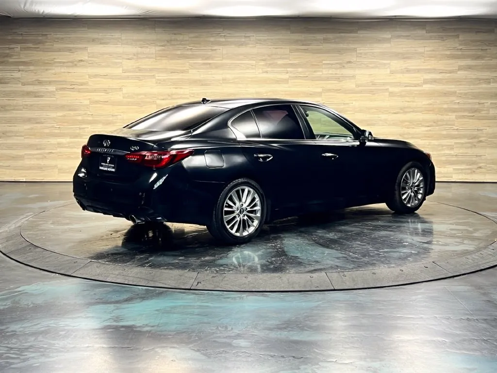 Infiniti Q50 photo 12