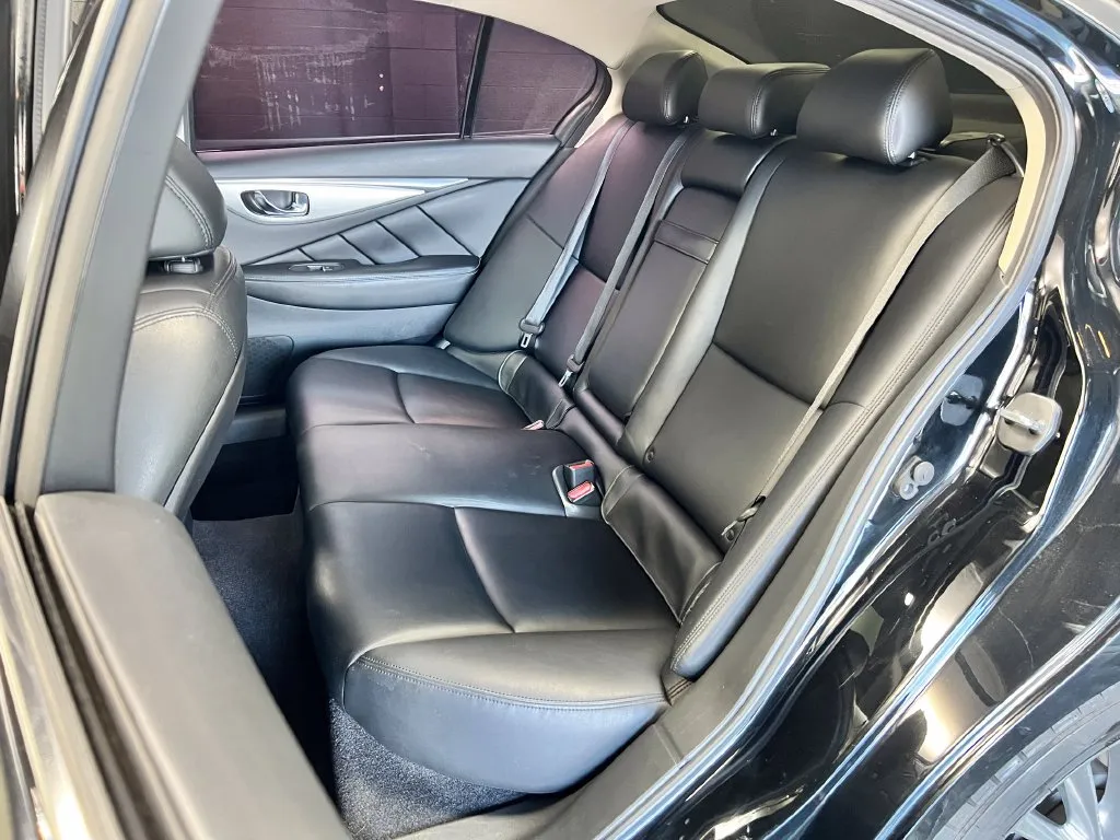 Infiniti Q50 photo 16