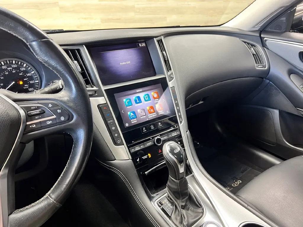 Infiniti Q50 photo 13