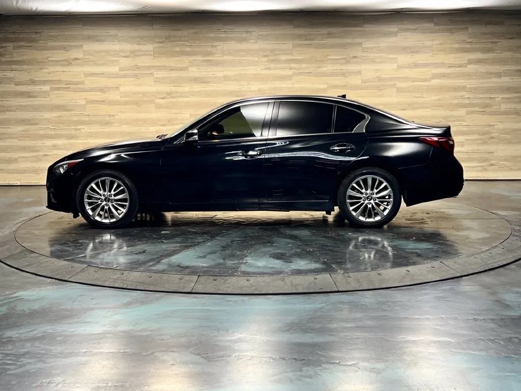 Infiniti Q50 photo 20