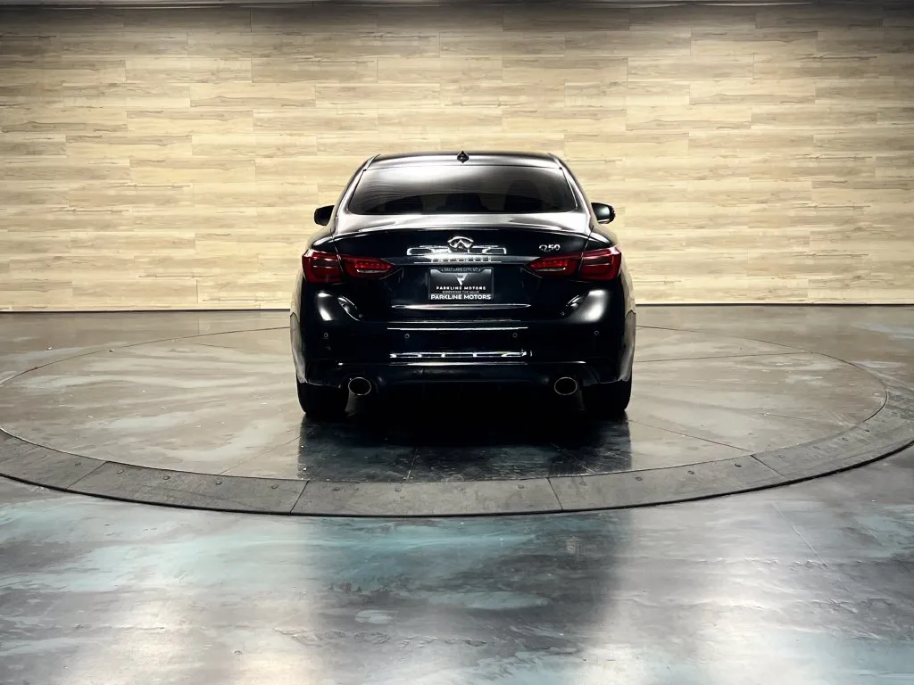 Infiniti Q50 photo 18