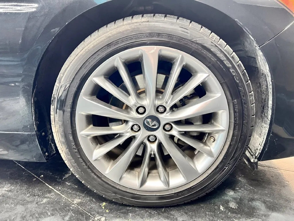 Infiniti Q50 photo 10