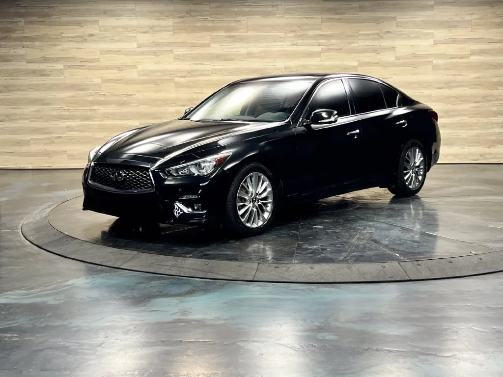 Infiniti Q50 photo 4