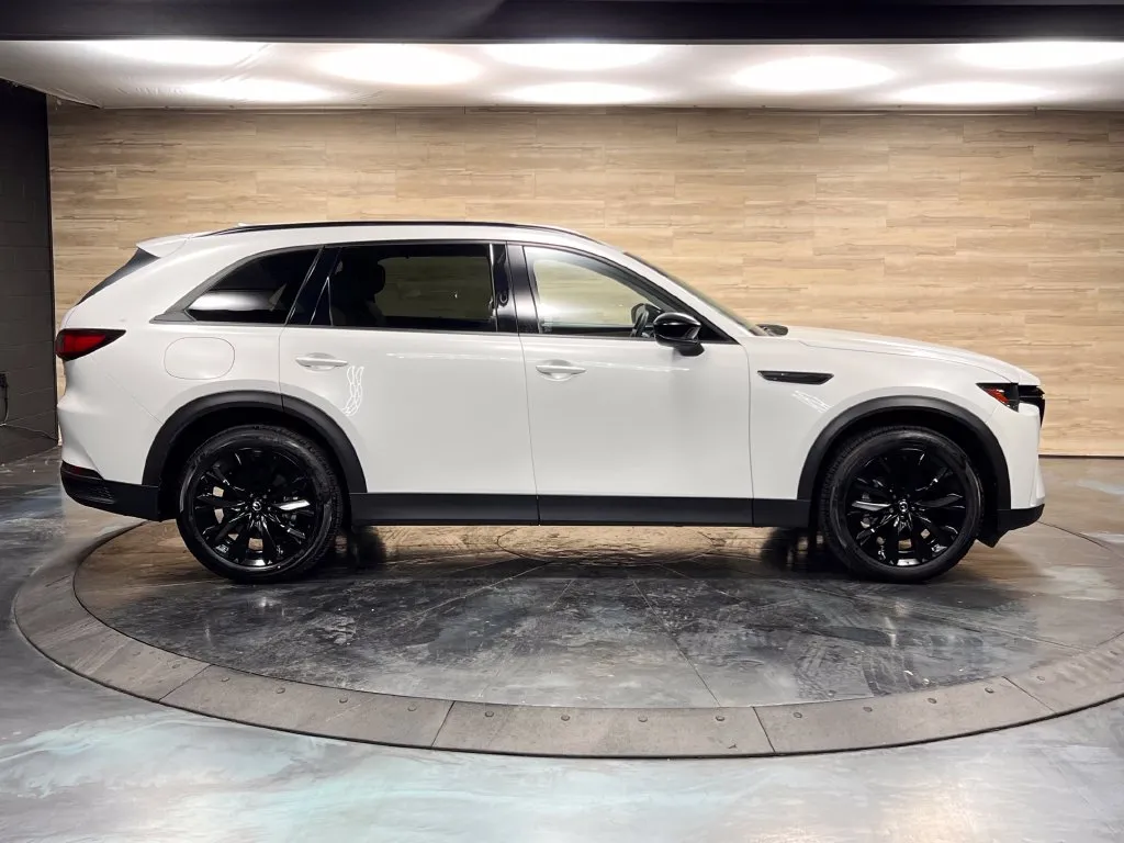 Mazda CX-90 photo 32