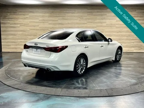 Infiniti Q50 photo 10