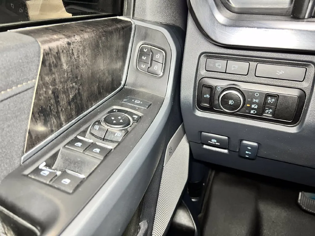 Ford F-250SD photo 25