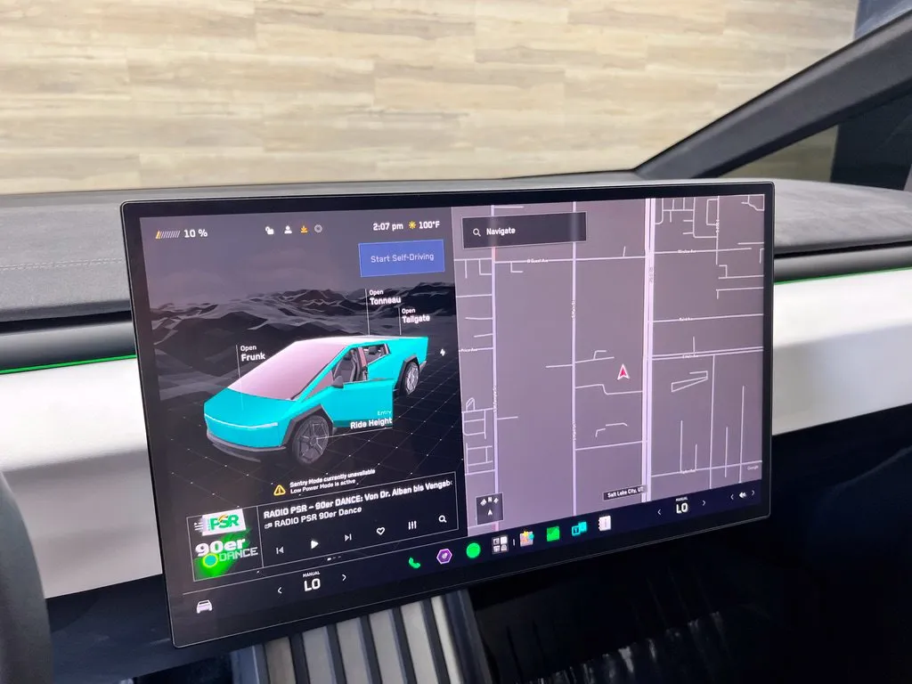 Tesla Cybertruck photo 14