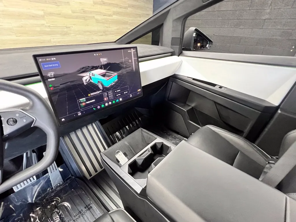 Tesla Cybertruck photo 12