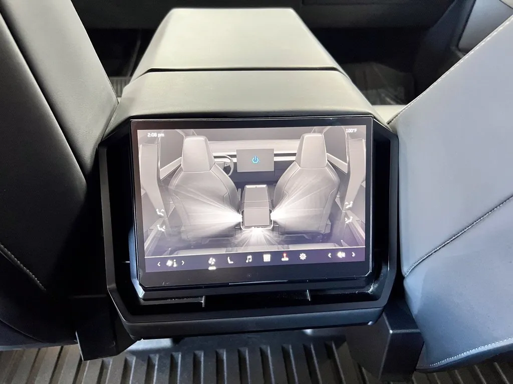 Tesla Cybertruck photo 21
