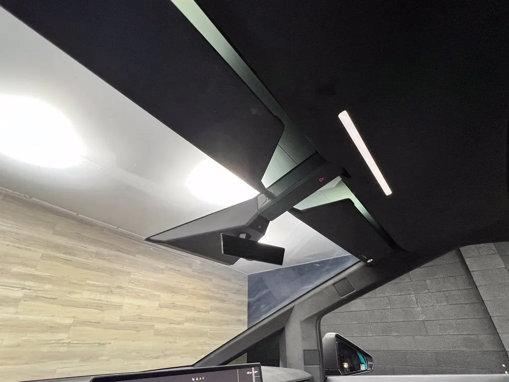 Tesla Cybertruck photo 24