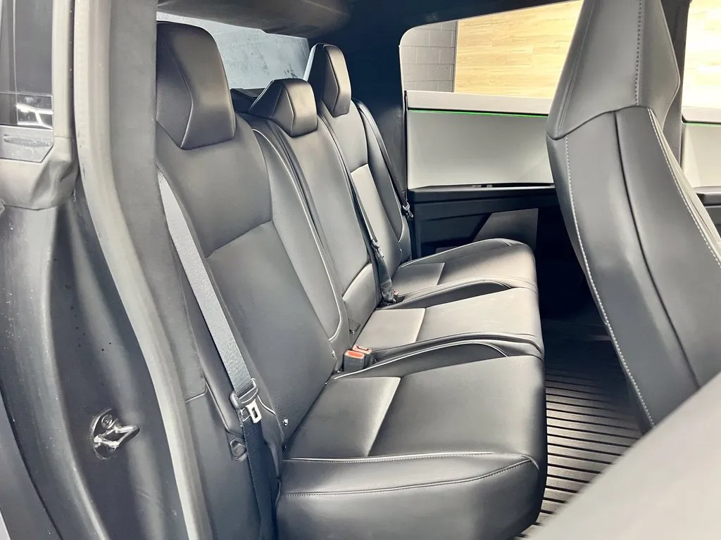 Tesla Cybertruck photo 17