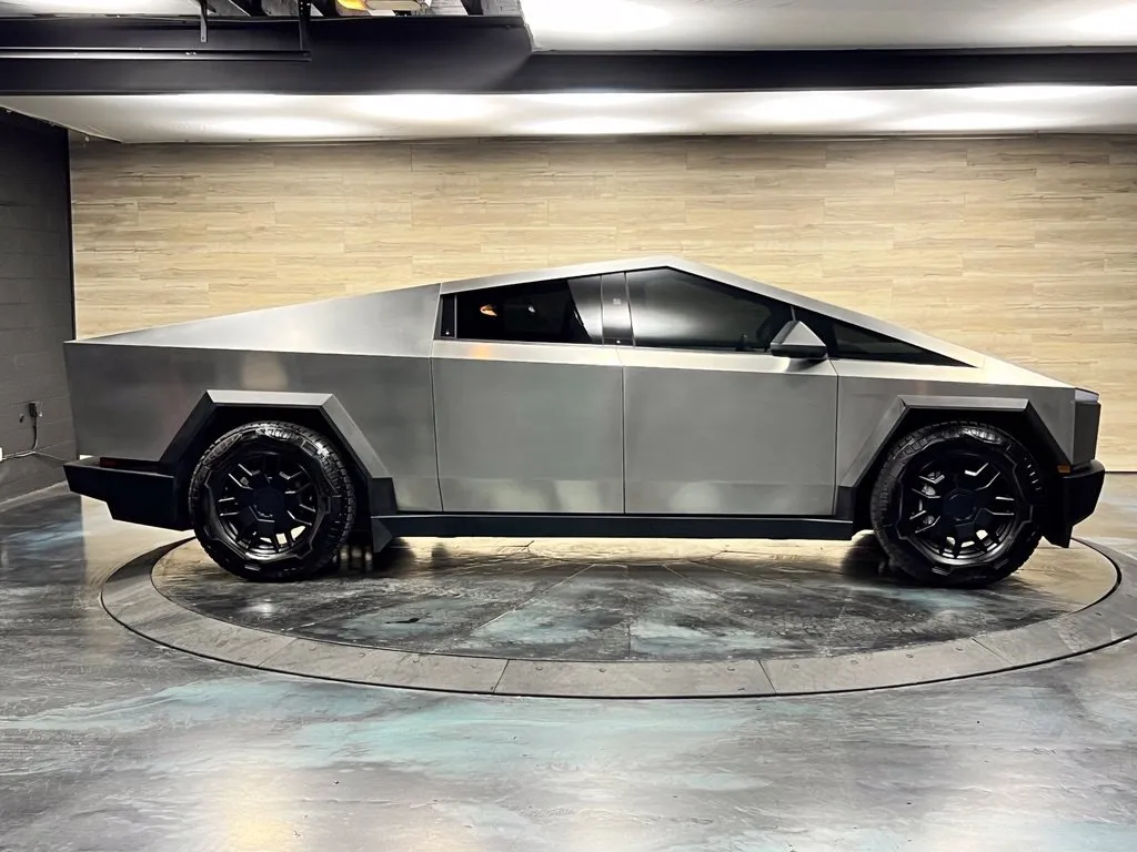 Tesla Cybertruck photo 22