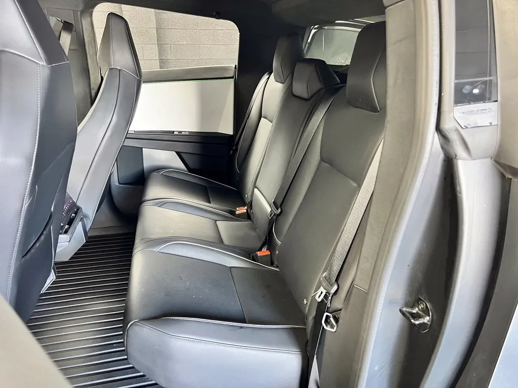 Tesla Cybertruck photo 16