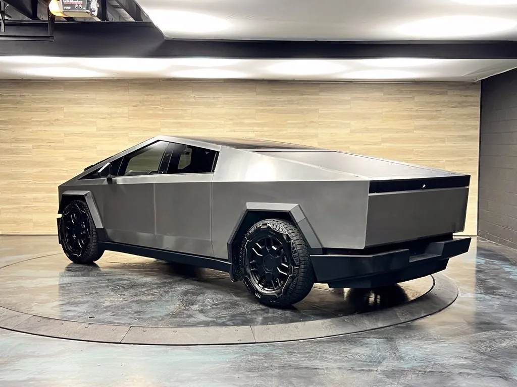 Tesla Cybertruck photo 15