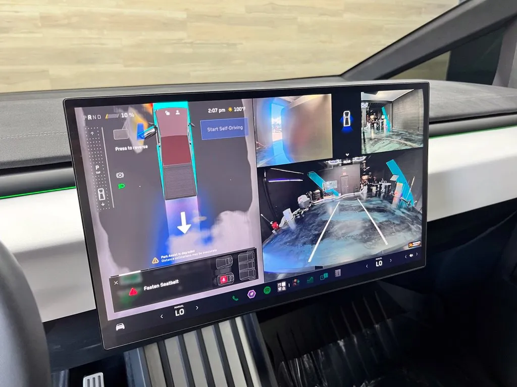 Tesla Cybertruck photo 13