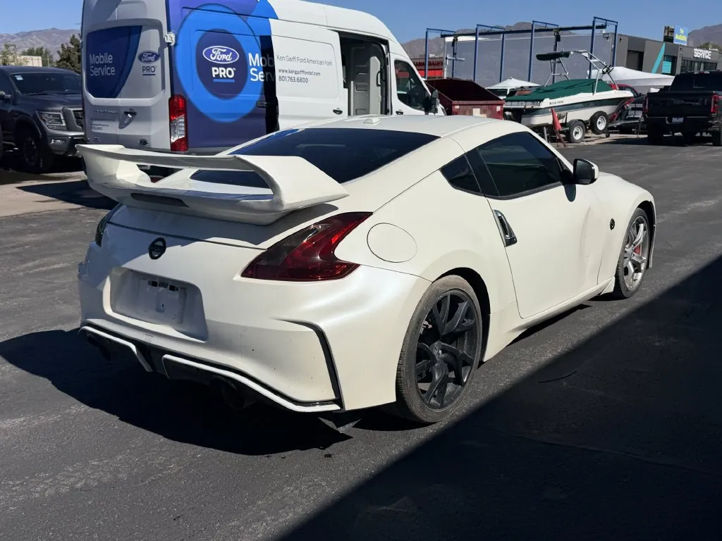 Nissan 370Z photo 3