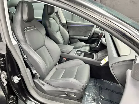 Tesla Model 3 photo 7