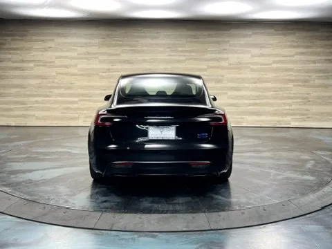Tesla Model 3 photo 17