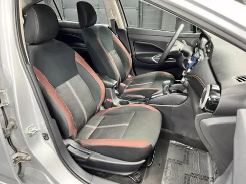 Nissan Versa photo 7