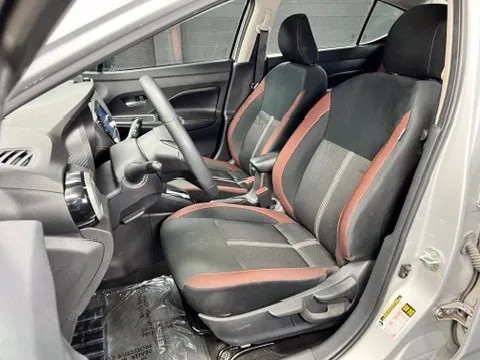 Nissan Versa photo 6