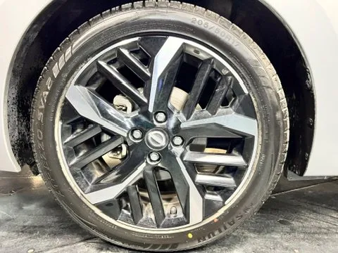 Nissan Versa photo 10