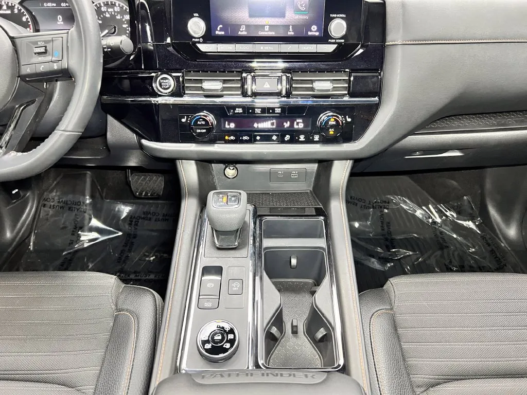 Nissan Pathfinder photo 9