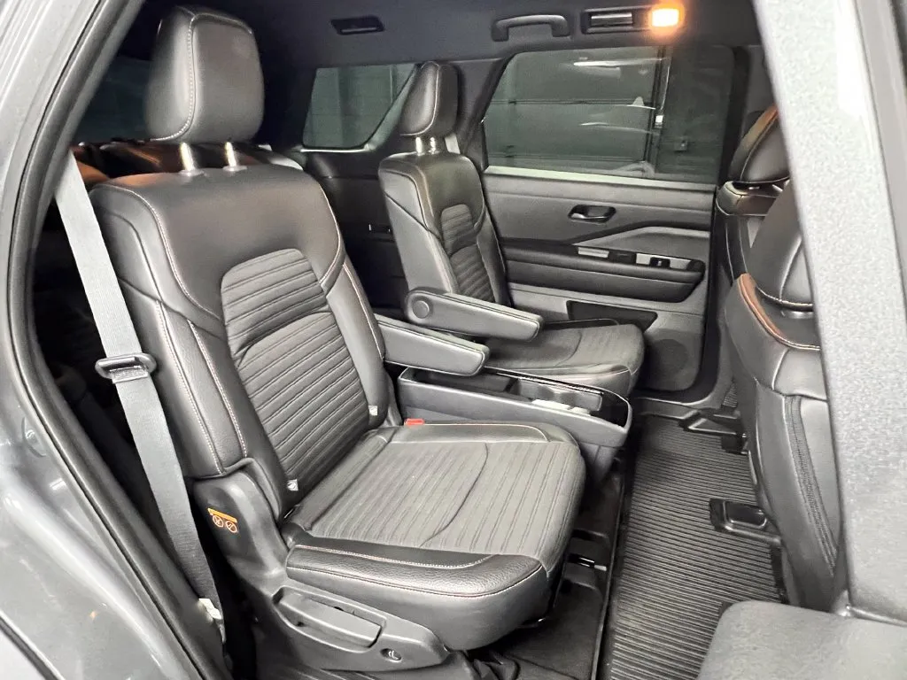 Nissan Pathfinder photo 16