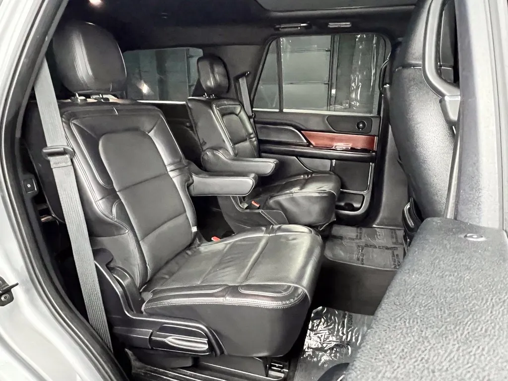 Lincoln Navigator photo 15