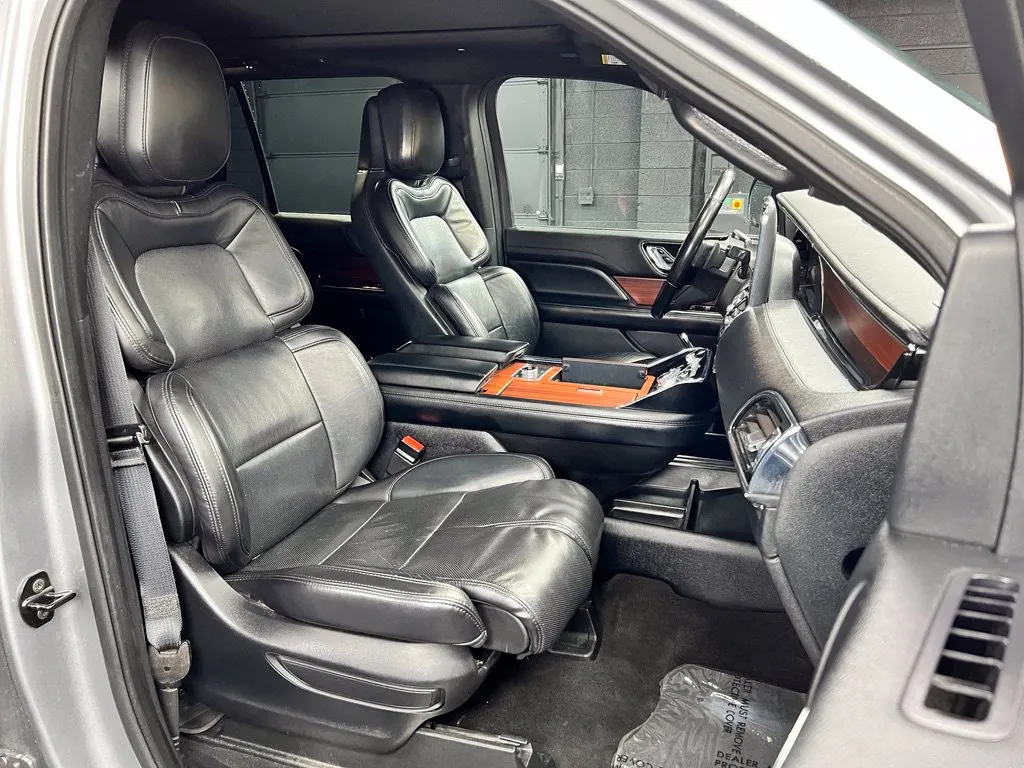 Lincoln Navigator photo 7