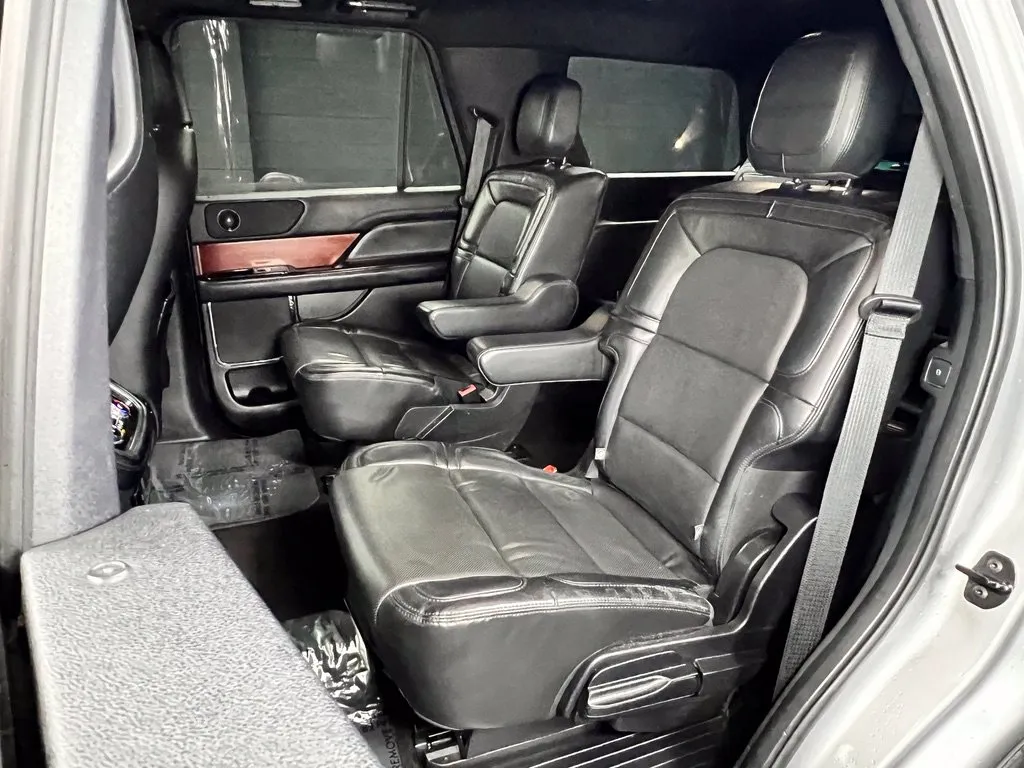 Lincoln Navigator photo 13