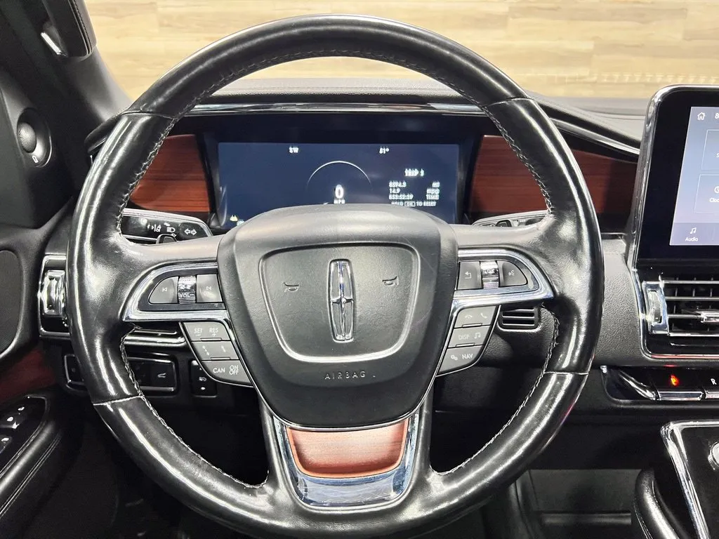 Lincoln Navigator photo 24