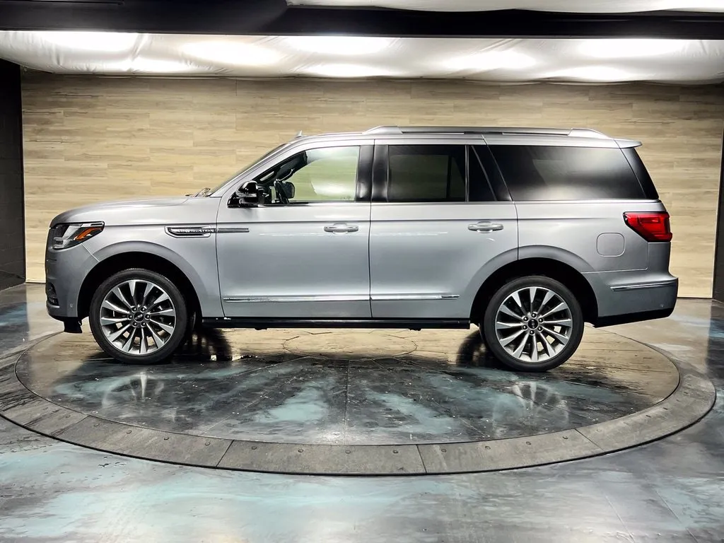Lincoln Navigator photo 25